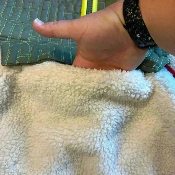 Ugg Iggy sherpa half zip pullover large green cream pockets hooded fur kangaroo - Picture 16 of 16